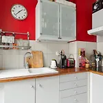 Charming Parisian Apartment Near Bastille By Guestready